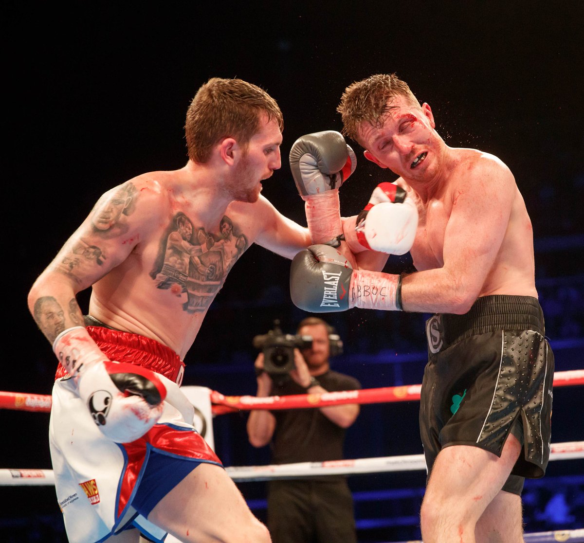 SkySportsBoxing's tweet photo. REPORT: @BarrettRobbie takes British title away from @ScottyCardle... https://t.co/lFR5yxs5KH https://t.co/ttVm88vz8k