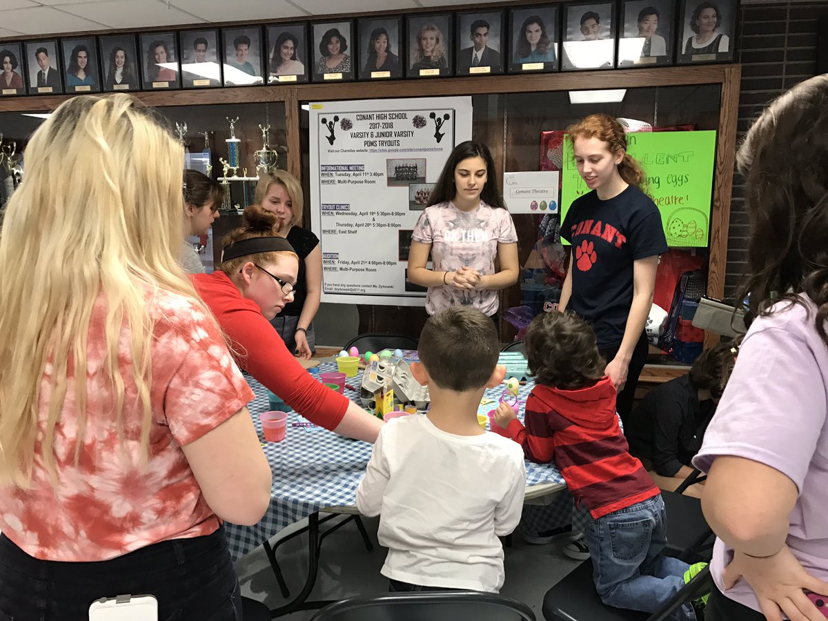 adelSTEM's tweet photo. Having an EGG-cellent time at Cupcakes for a Cause w/#ConantRobotics and @conant_theatre! #ConantCougars https://t.co/frdhiNcSPv