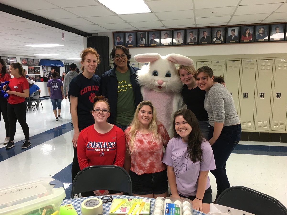 adelSTEM's tweet photo. Having an EGG-cellent time at Cupcakes for a Cause w/#ConantRobotics and @conant_theatre! #ConantCougars https://t.co/frdhiNcSPv