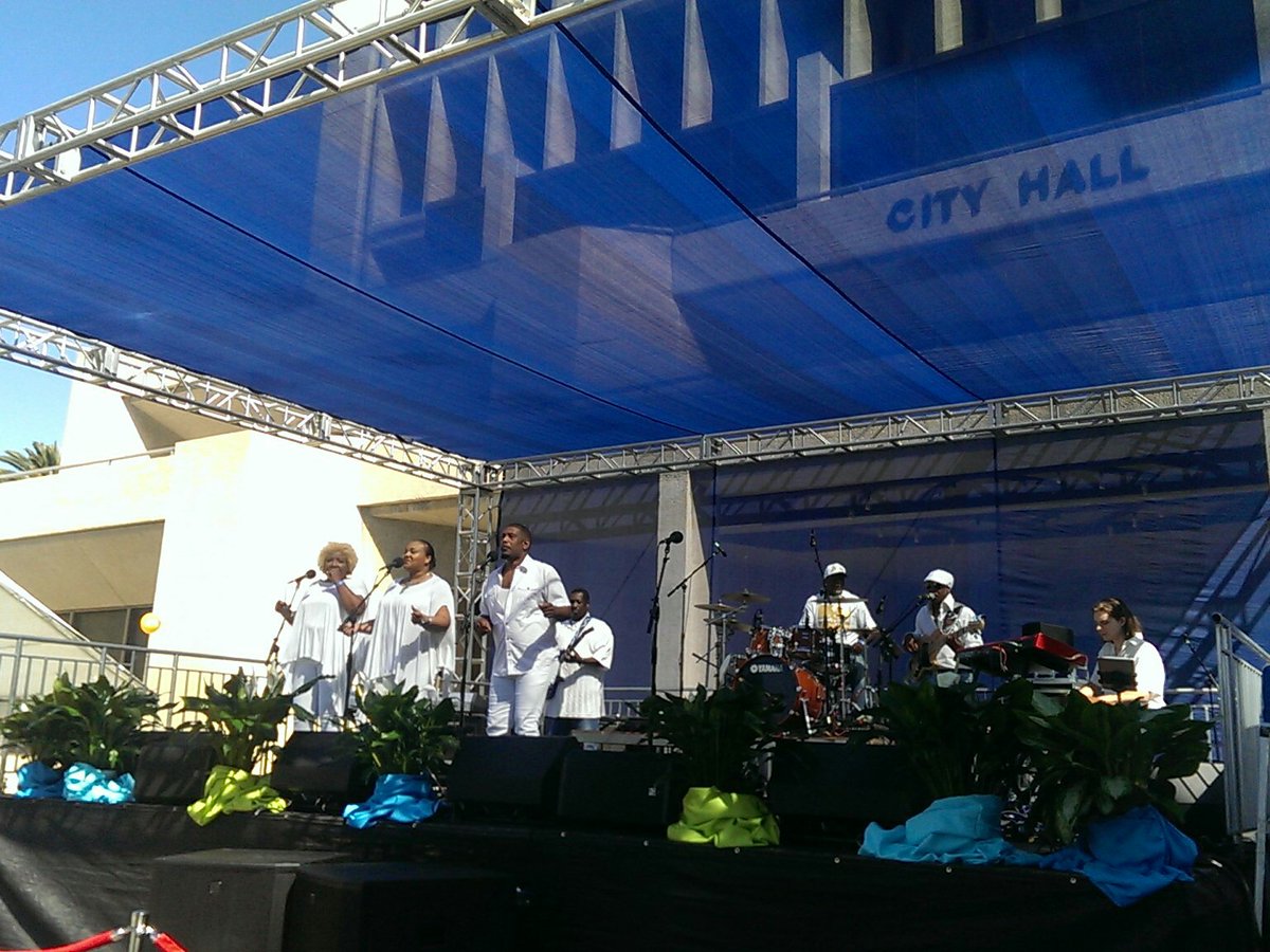 EarthDay_Fest's tweet photo. Starting off #EDJazzFest with the Nu Soul Band! https://t.co/ecOzVGlOjb