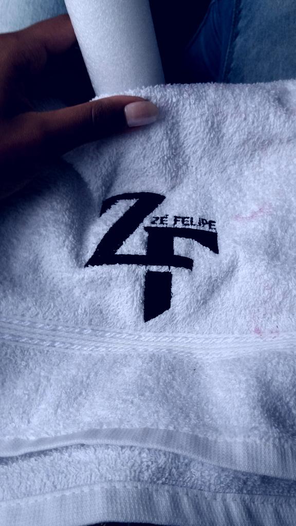 FofurazeF's tweet photo. SOBRE TERÇA FEIRA 💙💖 #DVDZF #NaMesmaEstrada @zefelipecantor https://t.co/PQHcTT6ZLP