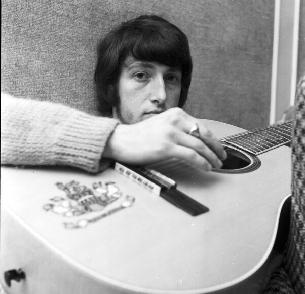 GoldenKinKPics's tweet photo. Pete Quaife #TheKinks https://t.co/f87xHstxu9