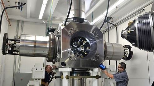 BoschRexrothUS's tweet photo. #Rexroth developed an energy-efficient hydraulic power solution for Novatek's 4-kiloton 6-axis supermaterials press https://t.co/qQ1ibhsbOD https://t.co/CahD5wekDN