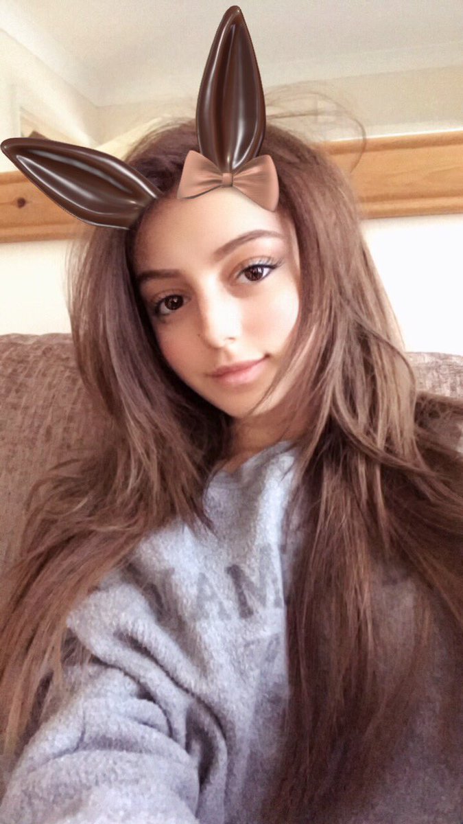 Hollie Steel tweet media