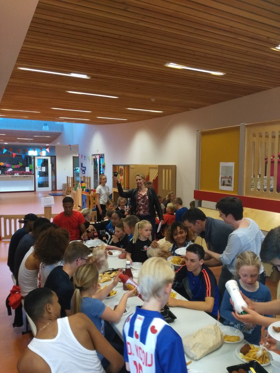 KVMFAkkrum's tweet image. Maar eerst als voorafje de lekkerste patat van @Mid-Fryslan, Kwalitaria Veenema Akkrum, en nog even sporten in Skf hal @U19KWC