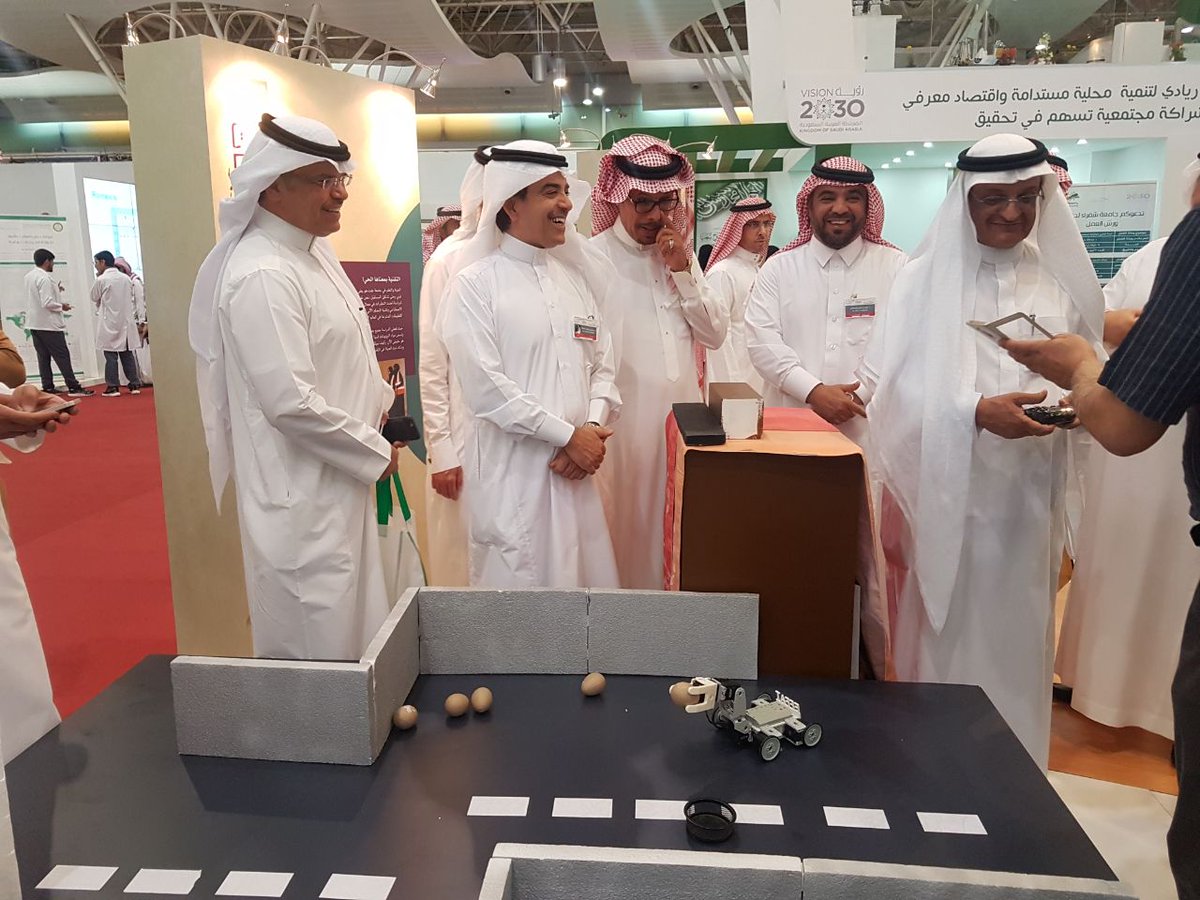 معالي وزير الاتصالات وتقنية المعلومات،
 وسعادة الرئيس التنفيذي لشركة الاتصالات السعودية في جولة في المعرض مساء هذا اليوم
#IECHESA