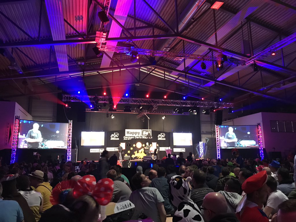 justgroovy20th's tweet photo. Siege müssen gefeiert werden. 😆#PdcDart German Masters https://t.co/0e8HM1tQTg