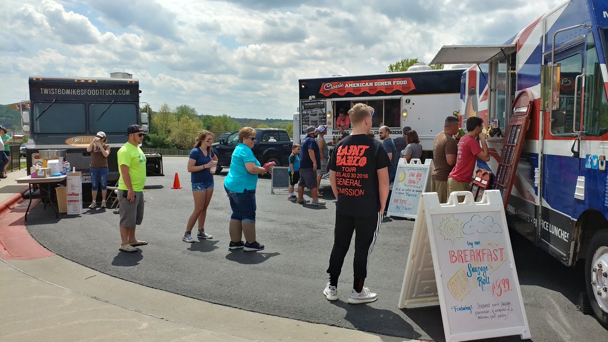 aramsdell's tweet photo. Great day for Powder Puff Football and Food Trucks! Congrats Juniors winning 1sr Place and Seniors 2nd! https://t.co/yHxUH10U2C