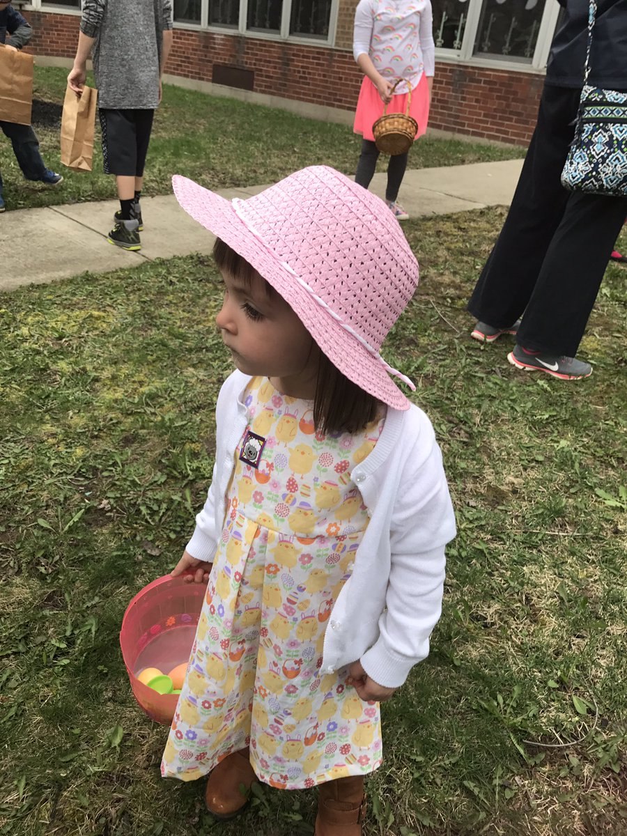 BookLadyVA's tweet photo. Happy Easter!!! #familytime #easterbooks #bunny #usbornebooks https://t.co/57km6Yp2MF