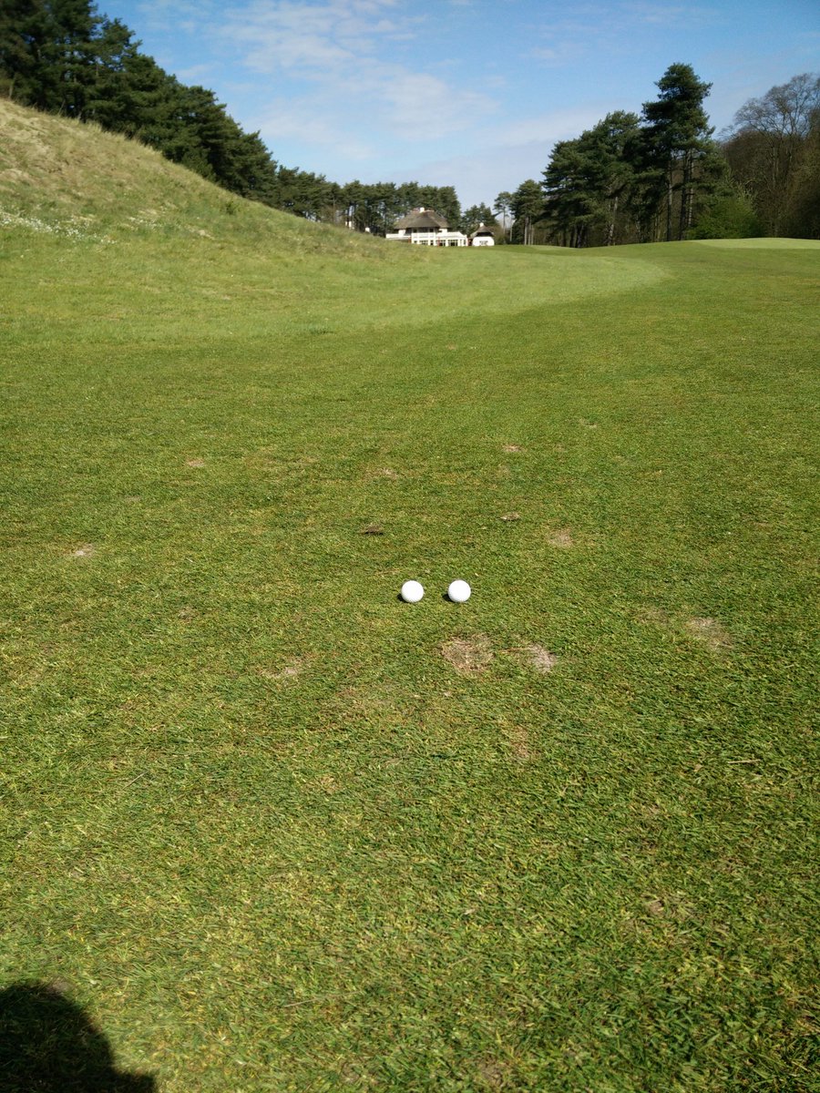 Gebroederlijk naast @robinkind na onze afslag op hole 18 van de Haagsche. #golf #400meterdrives