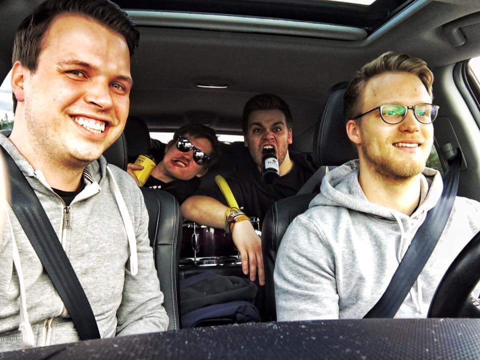 Kompressor_Band's tweet photo. Auf dem Weg nach Rhauderfehn! Wir freuen uns wie Bolle!!! https://t.co/MhPhQdUWBO