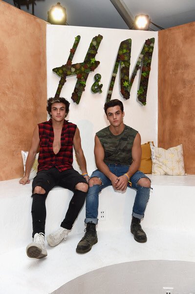 DolanT_Spain's tweet photo. Los chicos en #Coachella2017 para @hmusa #HM https://t.co/qHuR0Uce2O