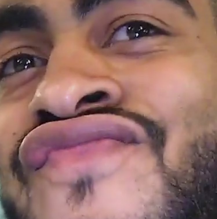 Trey_Richards's tweet image. When shorty pull out her wallet first🤑