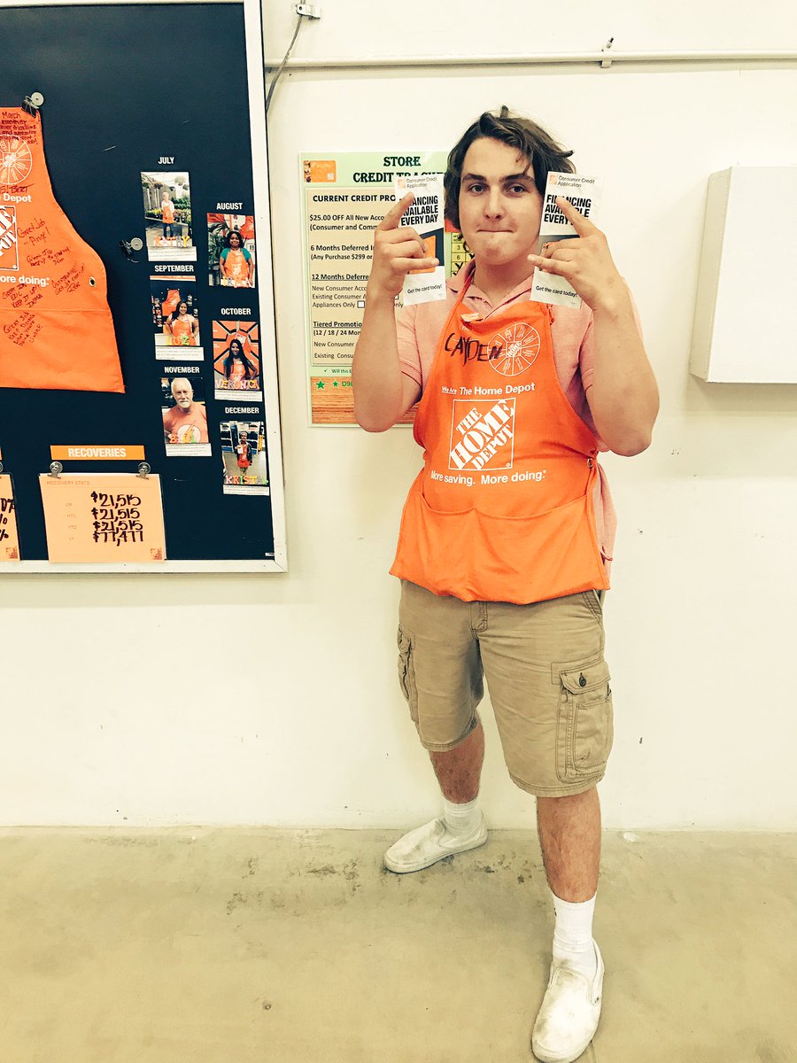 Sandra03400598's tweet photo. Day 1 on the floor ✔️
First credit card ✔️ 
#swbest https://t.co/L95sN2V9Zq