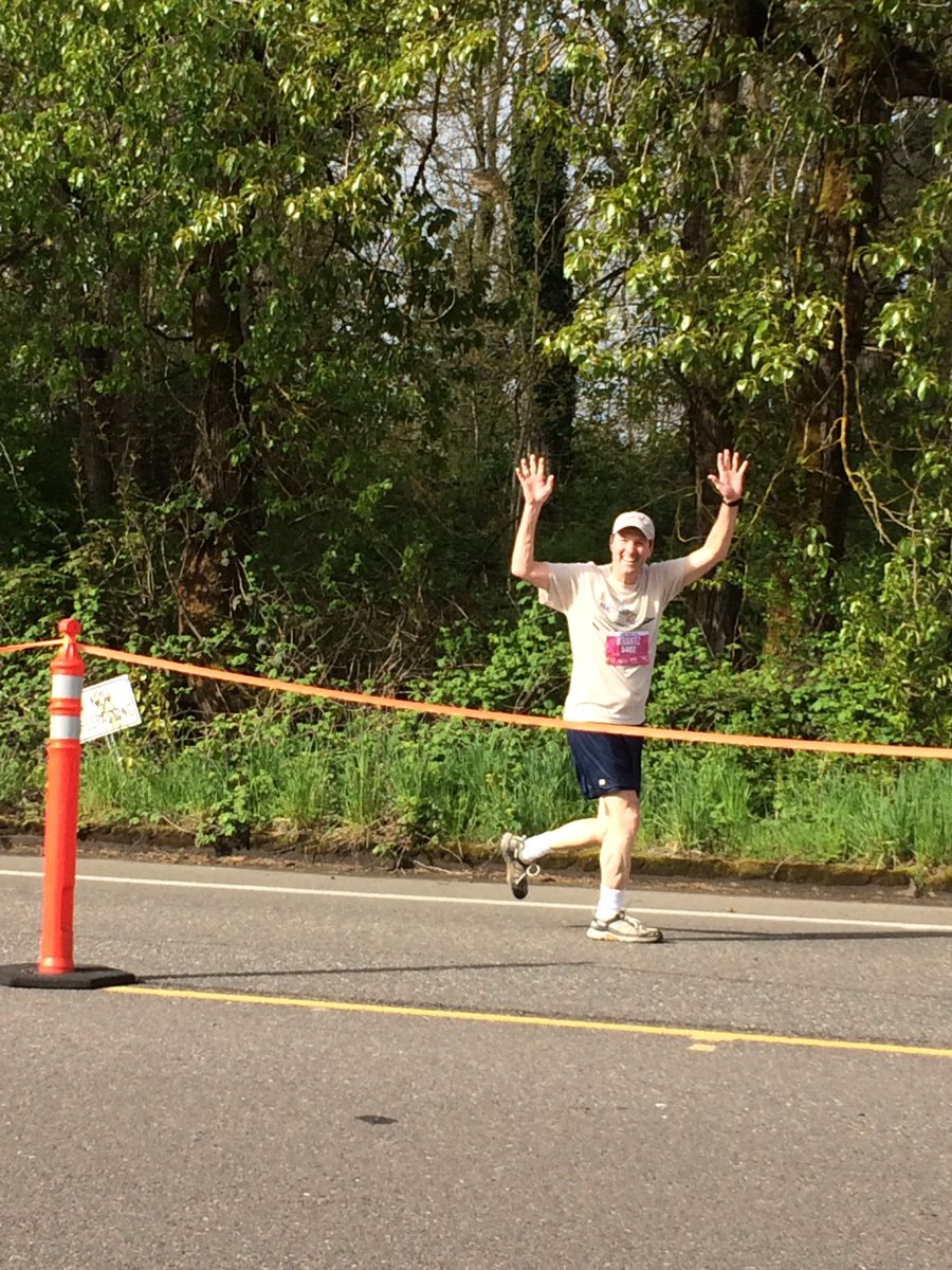 Christkrantz's tweet photo. Drove down from Seattle this morning to surprise parents at the end of their first 5k #Sub34 #happybdaymom https://t.co/fYdiqYBlbU