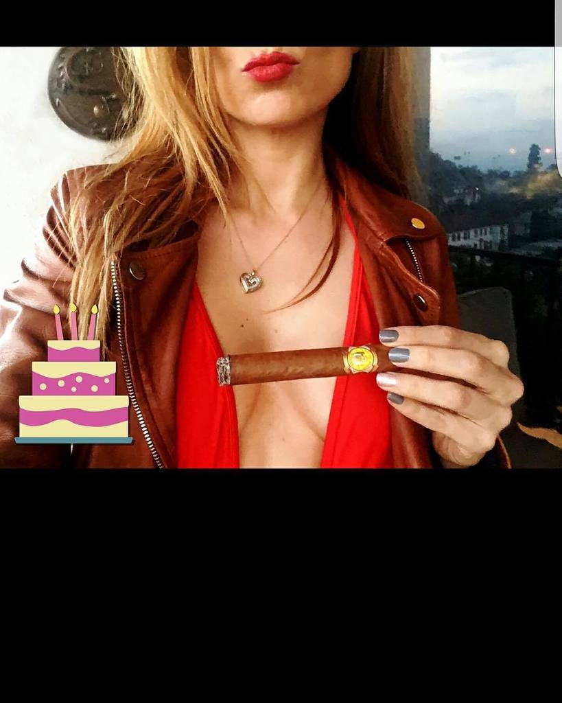 Going to have this #ElReyDelMundo that was a gift from my friends @havanacigarlondon on this beautiful birthday af… ift.tt/2pjMFHD