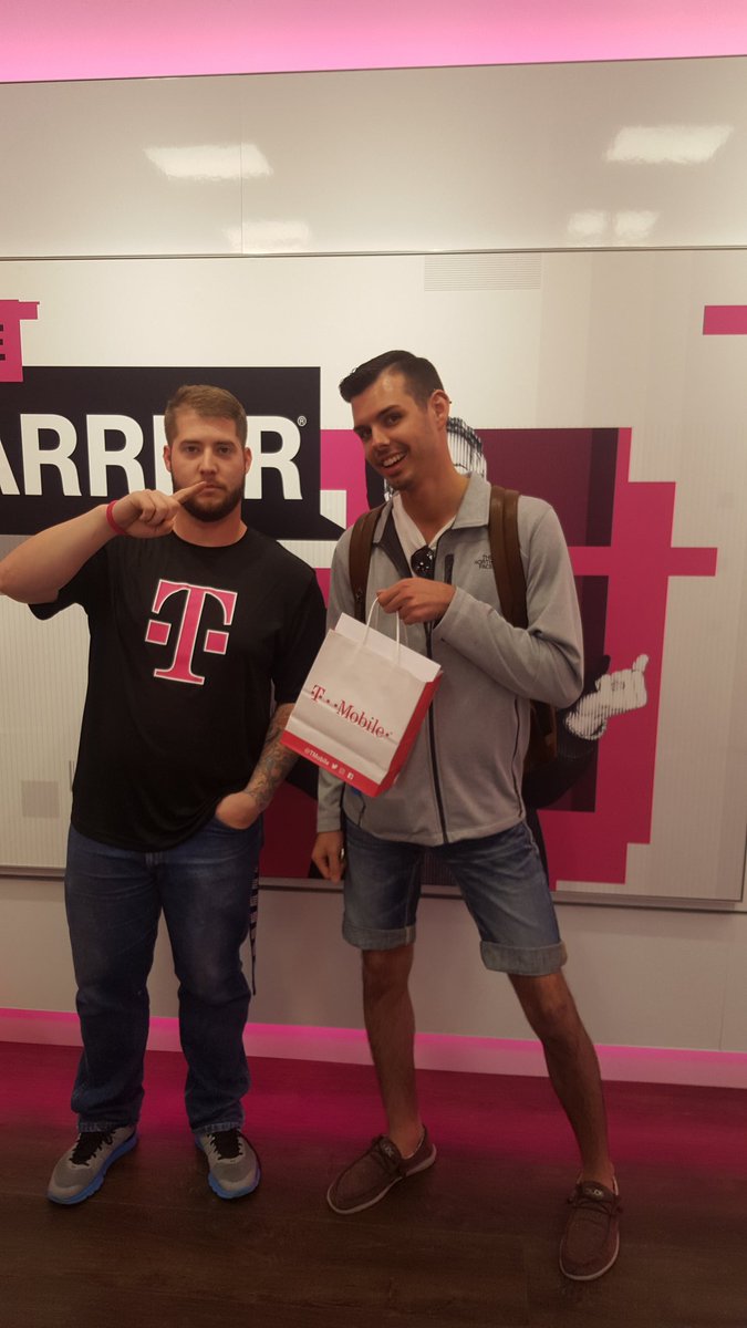 JustinTMobile2's tweet photo. Welcoming in our new customer Dalton to t-mobile 12211 west markham little rock @reatonm1 @TMOBILE_Nick @anwer_rafiqi https://t.co/HnbwvRMLs7