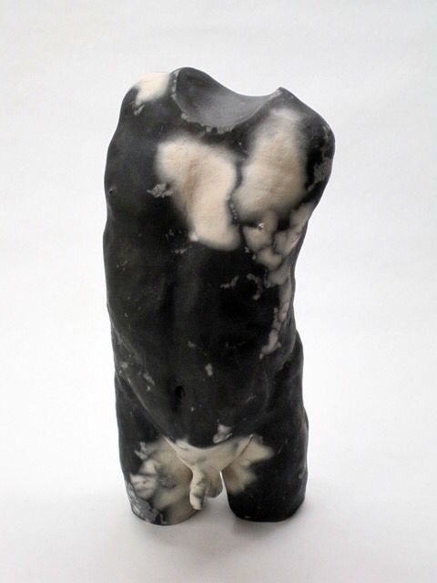 Chris Corson's modern #blackandwhite #raku fired sculpture is a reflection on the elegance of the human form ✨ link in bio for inquiries!