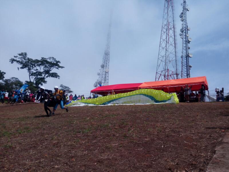 ghanatourismGTA's tweet photo. #KwahuParagliding #Exploreghana Day 2 of the 12th Paragliding Festival in pictures. https://t.co/WgSWTCr8ll