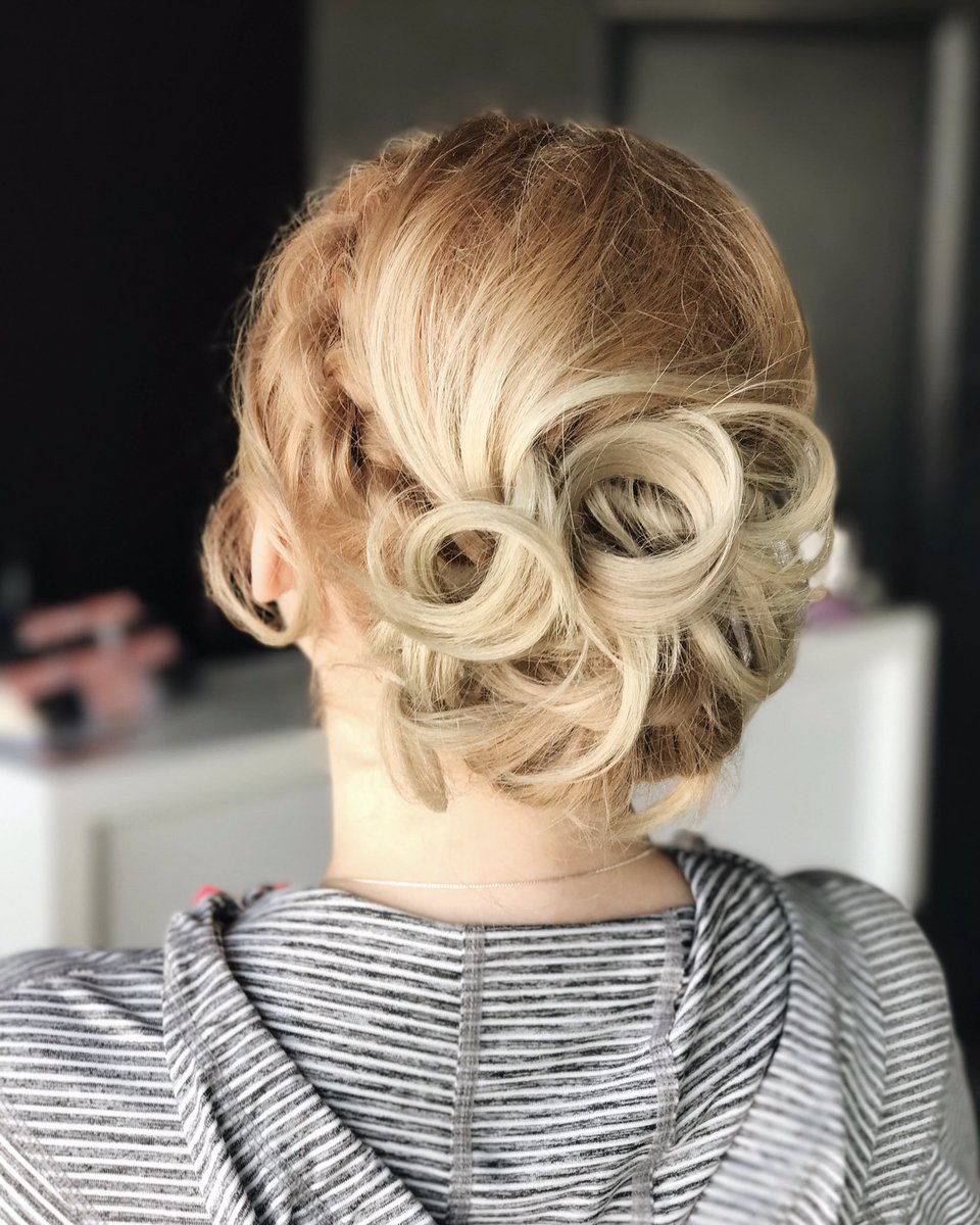 Anekohairstudio's tweet photo. We offer up-do's for any occasion! Tati loved styling Madison's hair for her Prom tonight. 💆 #hairstyles #promstyles https://t.co/RbCYcCY1PQ
