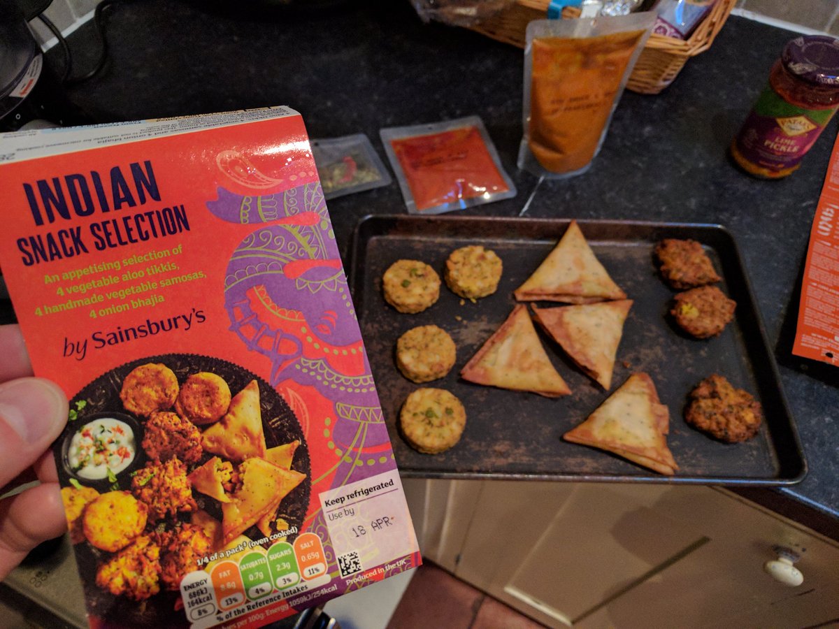 deanandhannah's tweet photo. Spot something wrong here? @sainsburys have short changed us an onion bhajia!! #wheresourfourthbhajia https://t.co/qp9Ey61Z4Q