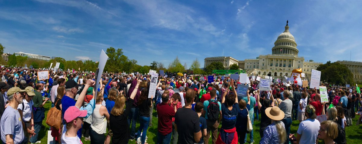 UnrigOurEconomy's tweet image. #ThisIsWhatDemocracyLooksLike: More than 25K people in D.C. and 200+ marches &amp;amp; rallies around the world for #TaxMarch cc: @realdonaldtrump