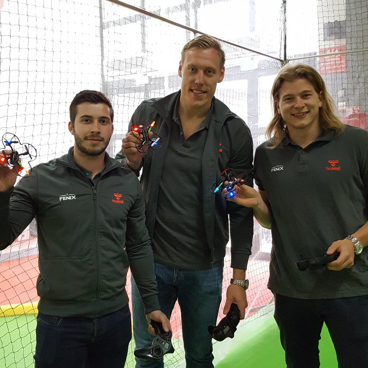 Space_Droner's tweet photo. Clément Perez - Frédéric Pettersson - Andrea Cederholm, Fenix Toulouse Handball au stand Spacedroner à la foire expo de Toulouse! #handball https://t.co/YpwUB2cVP4