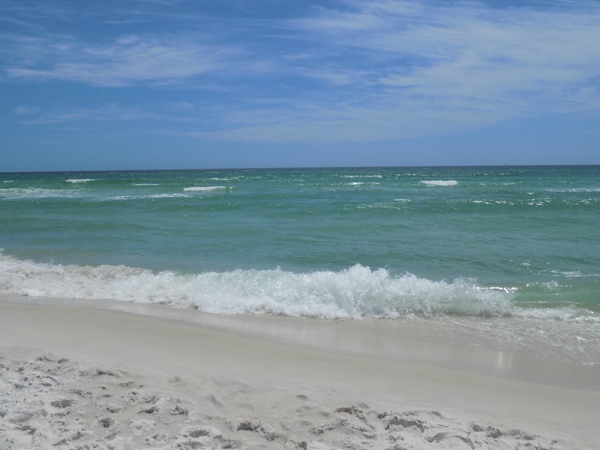 summerhousepc's tweet photo. The beach is calling your name!  Call us today for reservations 800-354-1112  #PanamaCityBeach https://t.co/qgA9djIn8d