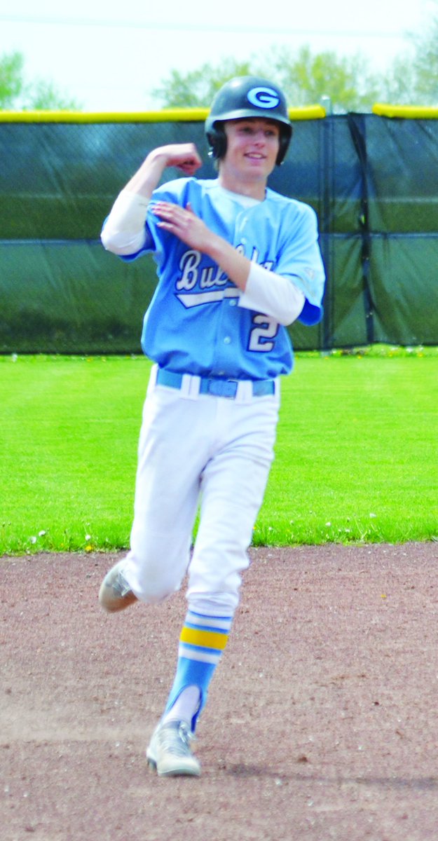 bkalwei90's tweet photo. Grandview's River Lee shows his muscle to his teammates after blasting a two-run home run off the left field foul pole this afternoon. https://t.co/Miy2QHEBjH