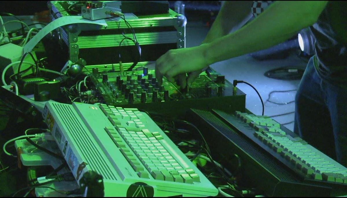 VingTroiSeize's tweet photo. Amigaaaaaa #commodore #cbm #chiptune #ctrix #retrogaming #retrocomputing #8bit #80s #90s #REvision2017 #demoscene #demoparty @revision_party https://t.co/shyTLa63b4