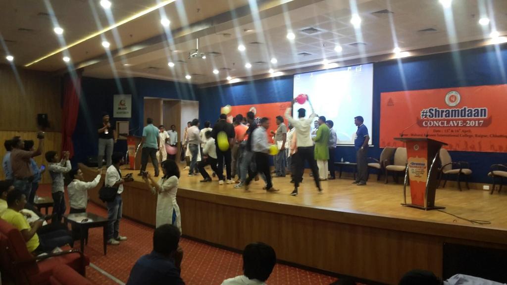 CG AIR NEWS on Twitter: "#Raipur: Activists from across India sharing ideas for #SwachhBharat in #ShramdaanConclave #AIRPics:PoojaTripathi https://t.co/YpKeyJ4FRt" / Twitter