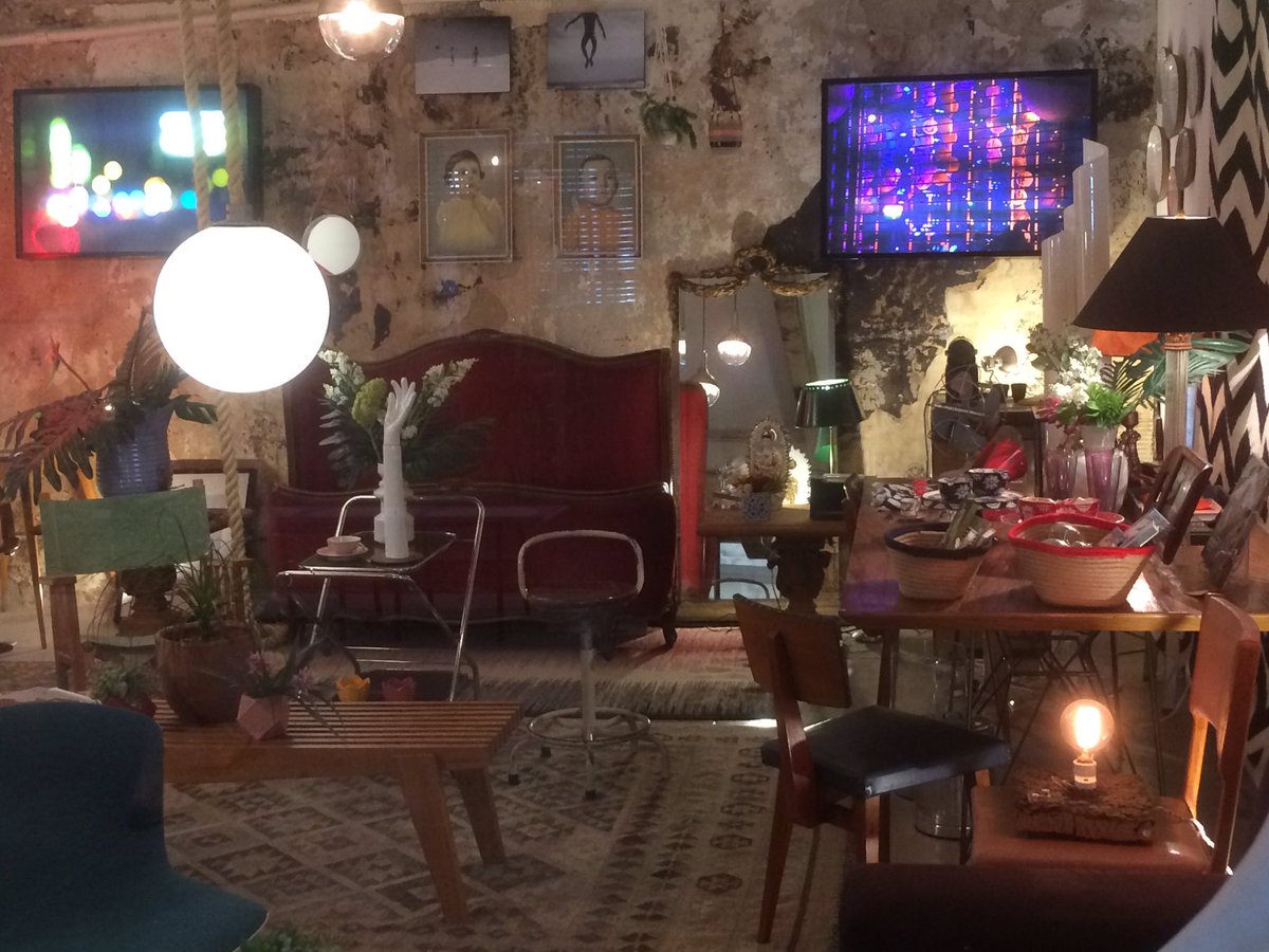 arjenuijterlind's tweet photo. Former #Bhering chocolade factory in Rio turned into a creative hotspot. #creativeindustries #Portzone #arts https://t.co/46GAbeCp6u