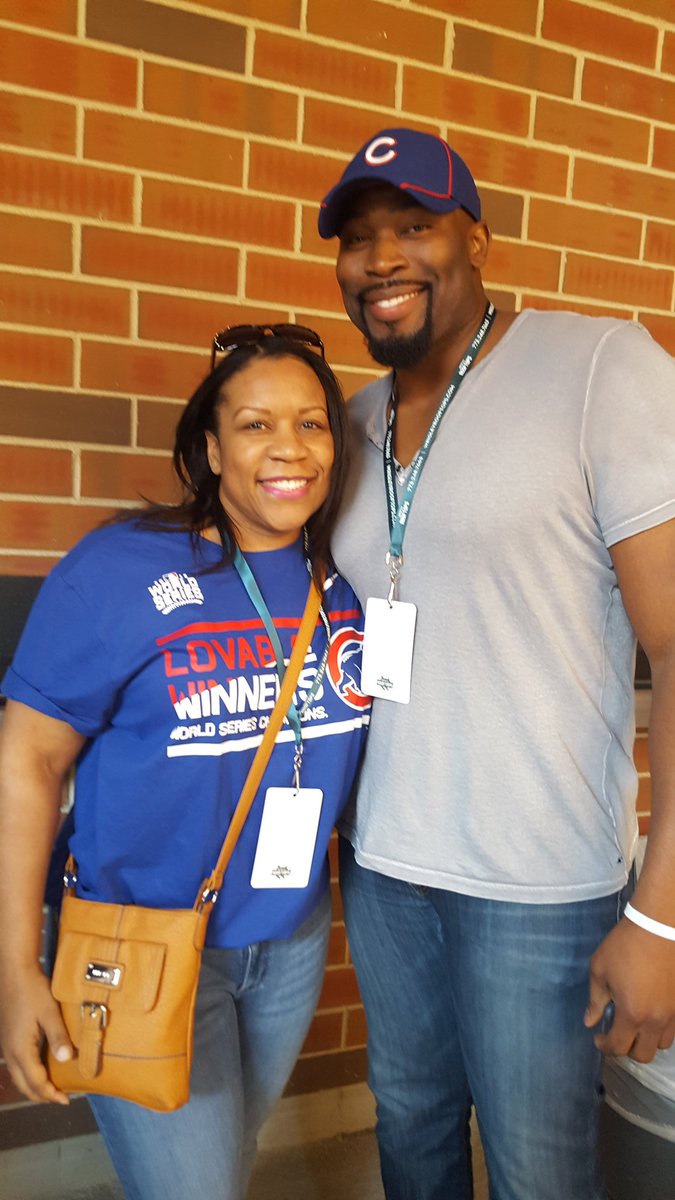 moniemo's tweet image. Yep. It was him. So nice to everybody @iidonije . #gamedayfun