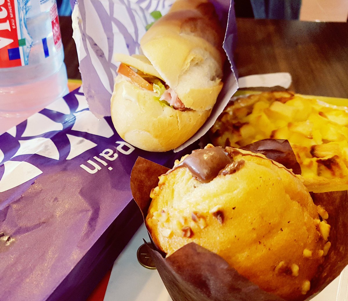 LegierSandra's tweet photo. Paris-Nice .... Merci à @Elior_France pour le service très convivial et professionnel ! Une vraie pause sympa #pommedepain #starbucks https://t.co/TDNgCuRvgc