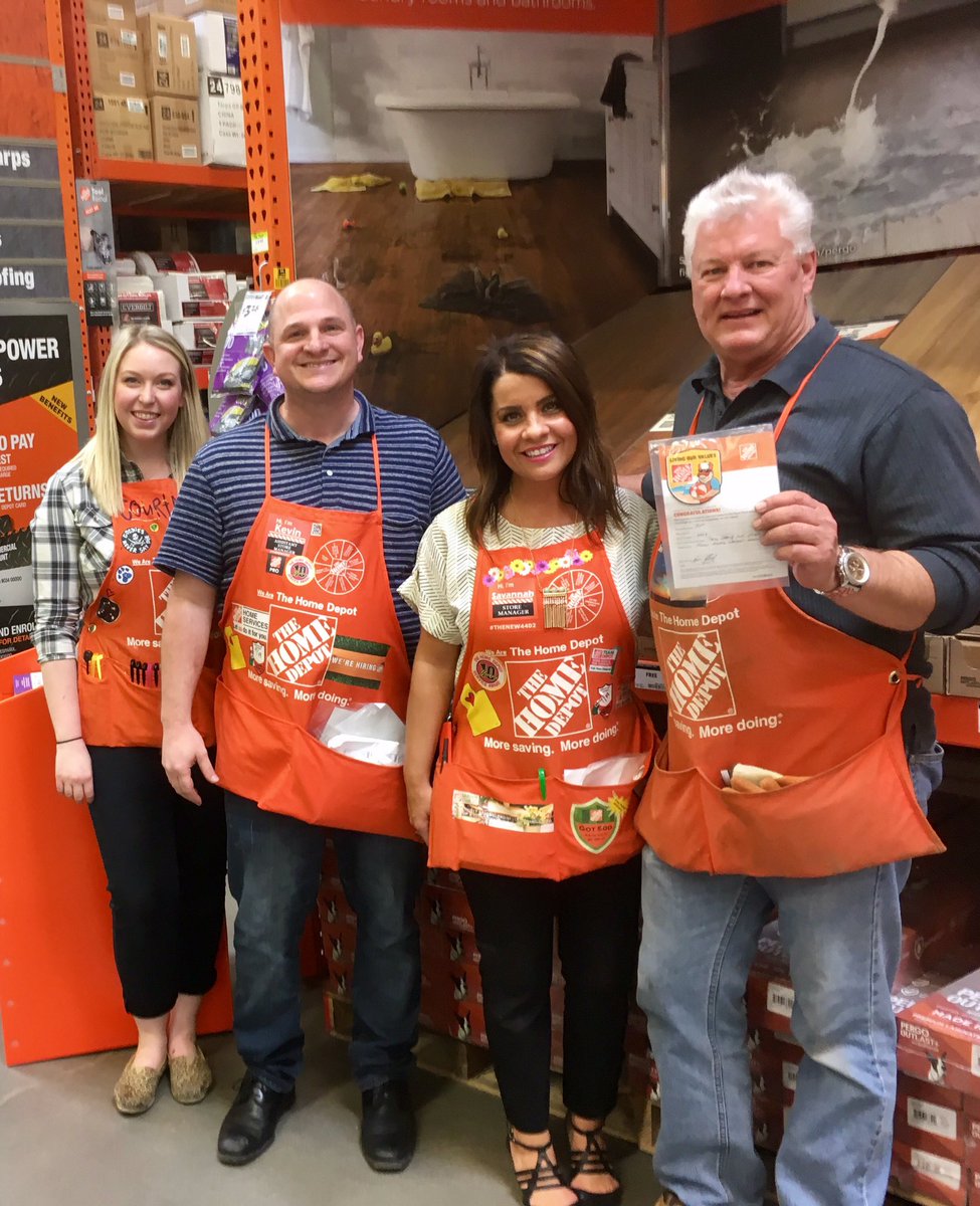 Associate Jeff being recognized for being a Lean Mean Garden Selling Machine!!! #thenew4402 @SavannahmLeeper <a href="/Alvarez2Joe/">Joe Alvarez</a>