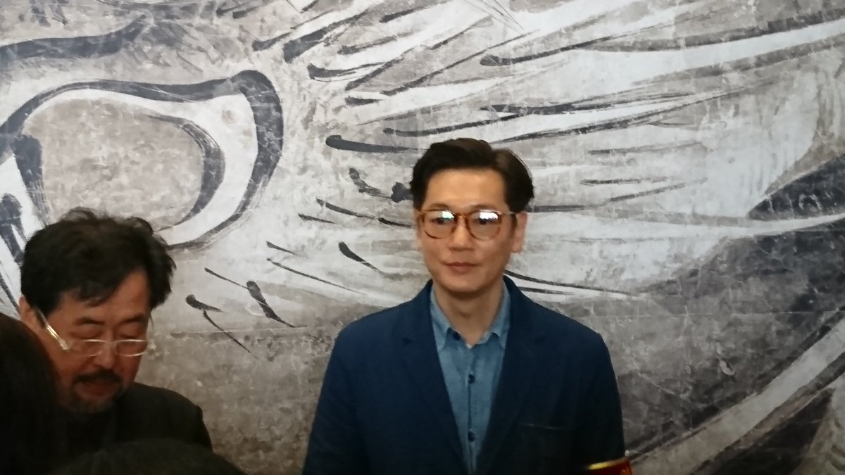 こう Sur Twitter さすが元モデルの俳優さん 背が高くて顔が小さい 知り合いが井浦さんに似てると思ってたけど 全然似てなかった 井浦さんの方が比べるまでもなく 素敵だわ 山下先生 サイン中 トラりん 京都国立博物館 海北友松 井浦新