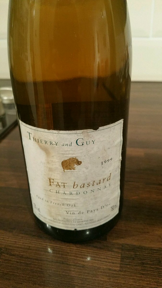 _Padders's tweet photo. Hmm. When your friends bring you wine. #labeltruth https://t.co/jKyA7ZI8Mz