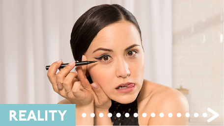 SimpleSkinUS's tweet photo. Who said a #cateye was easy? Our gentle Cleansing Wipes will get you through ALL your attempts to nail this night out look! #MakeUp4Makeup https://t.co/vyu0DOFcYS
