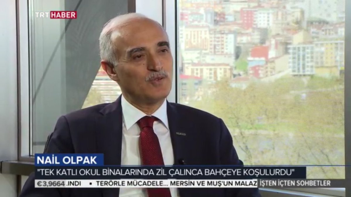 istenicten's tweet photo. .@NailOlpak: Tek katlı okul binalarında zil çalınca bahçeye koşulurdu. @elif_saygilier https://t.co/GzFLhYIdWx