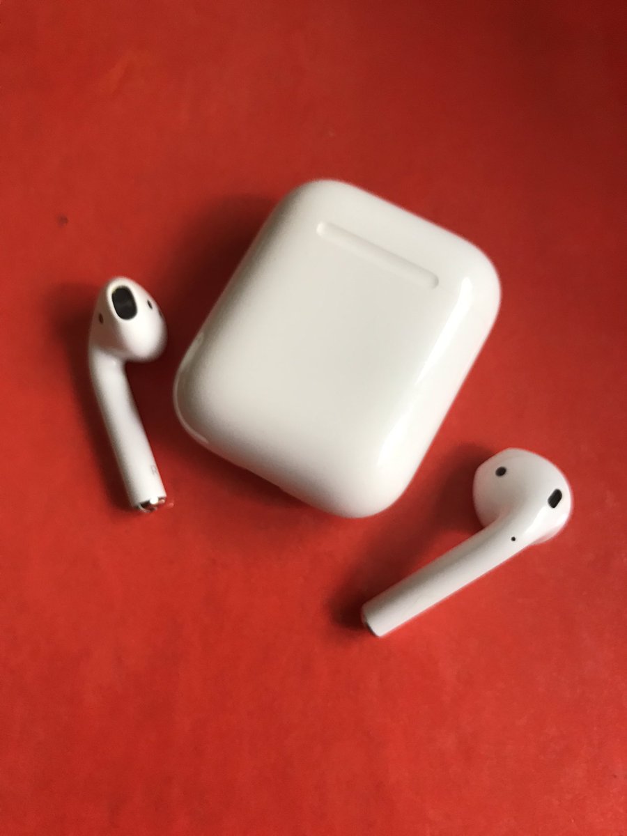 mcrate_s's tweet photo. Three things to lose. #appleDecline #deathByaThousandMicrointeractions https://t.co/vdvnRoR9B4