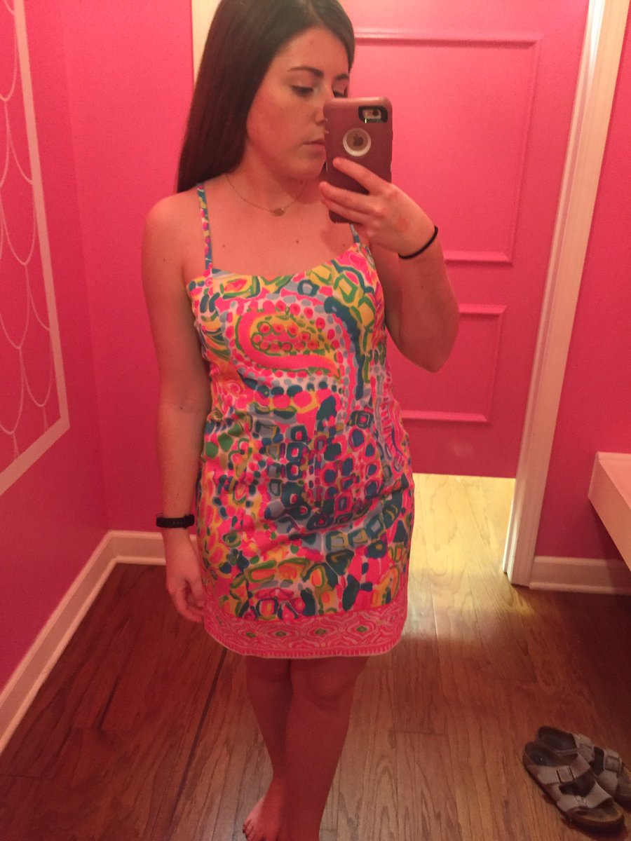 vadersforce's tweet image. QUESTION WHICH DRESS DO YALL LIKE BETTER PLZ HELP