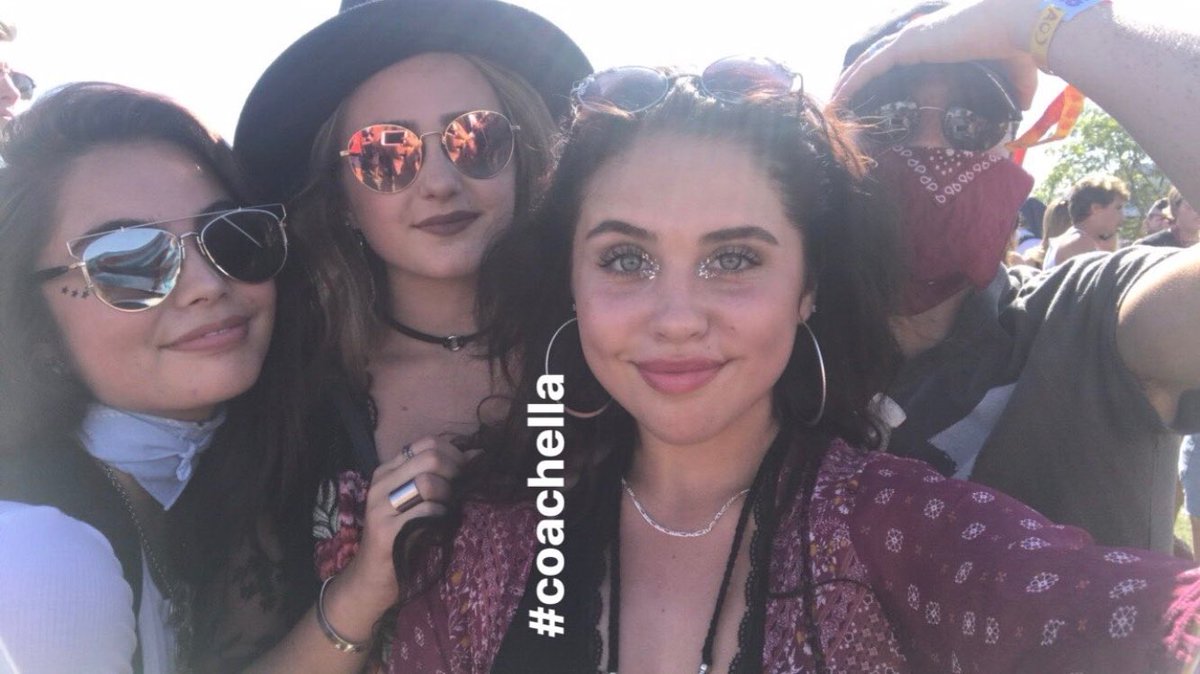 S_ReynoldsJP's tweet photo. アメリカはCoachellaで盛り上���ってますね🌵
Sophieも今年は、Brenna.Cameronなどいつも仲良くしてるメンバーで参加しています！！！ https://t.co/Gx0m8hV92q