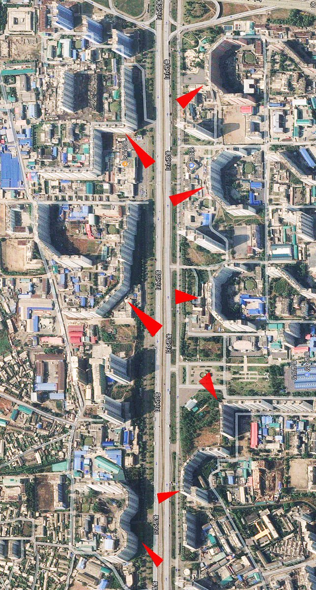 情景師アラーキー 荒木さとし على تويتر Google Map 北朝鮮 の話題の 大通りからみると立派な近代ビル群だけど 実は表層だけの ハリボテビル群 のニュース Google Mapで簡単に他国の秘密を個人でも暴ける時代に驚愕 以下マップの座標 T Co