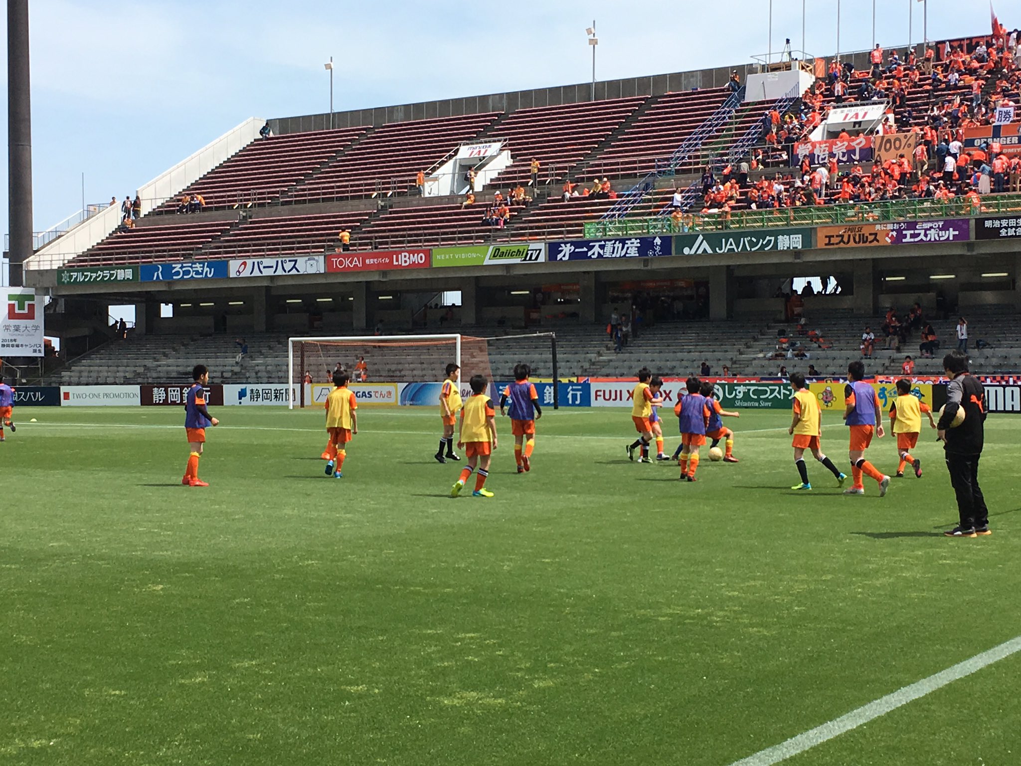 ট ইট র 清水エスパルス公式 エスパルスサッカースクール6年生による 前座試合がスタートしました Spulse