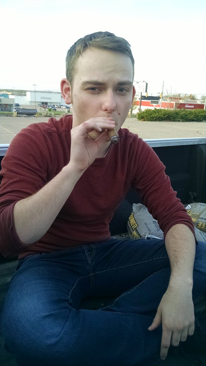 Blain_Perkins's tweet photo. Weed is gay smoke cigars instead https://t.co/HNX4OG0yR9
