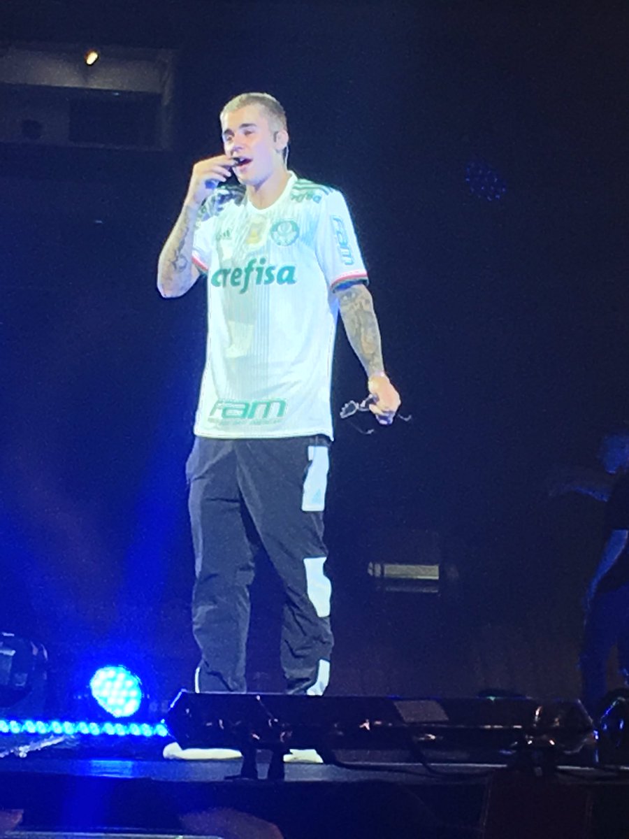 lsbieberr's tweet photo. 🌹 Purpose World Tour- 01.04.2017 🌹 https://t.co/DPTF6X1BAG