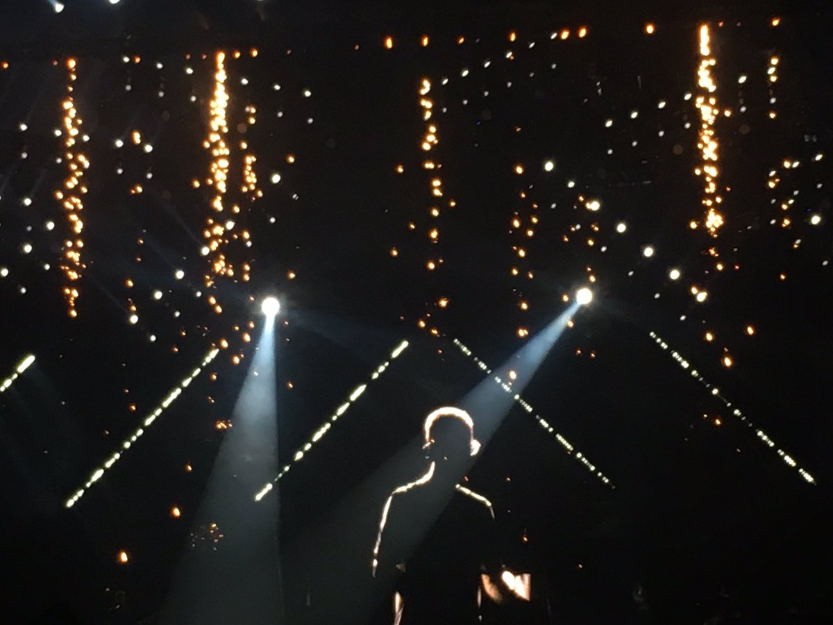 lsbieberr's tweet photo. 🌹 Purpose World Tour- 01.04.2017 🌹 https://t.co/DPTF6X1BAG