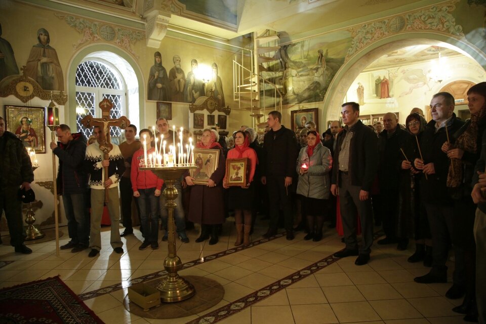 Tularegion71's tweet photo. Губернатор Алексей #Дюмин принял участие в Пасхальном богослужении в Храме Святых Апостолов Петра и Павла п. #Дубна https://t.co/yFcdsWjOgM
