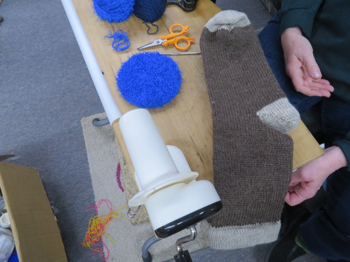 StCloudKnitShop's tweet photo. Scenes from the #CSM Gathering today
#circularsockmachine #knittingmachine #knitting #socks #erlbachergearhart #antique #sockmachine https://t.co/f5shtvTiqU