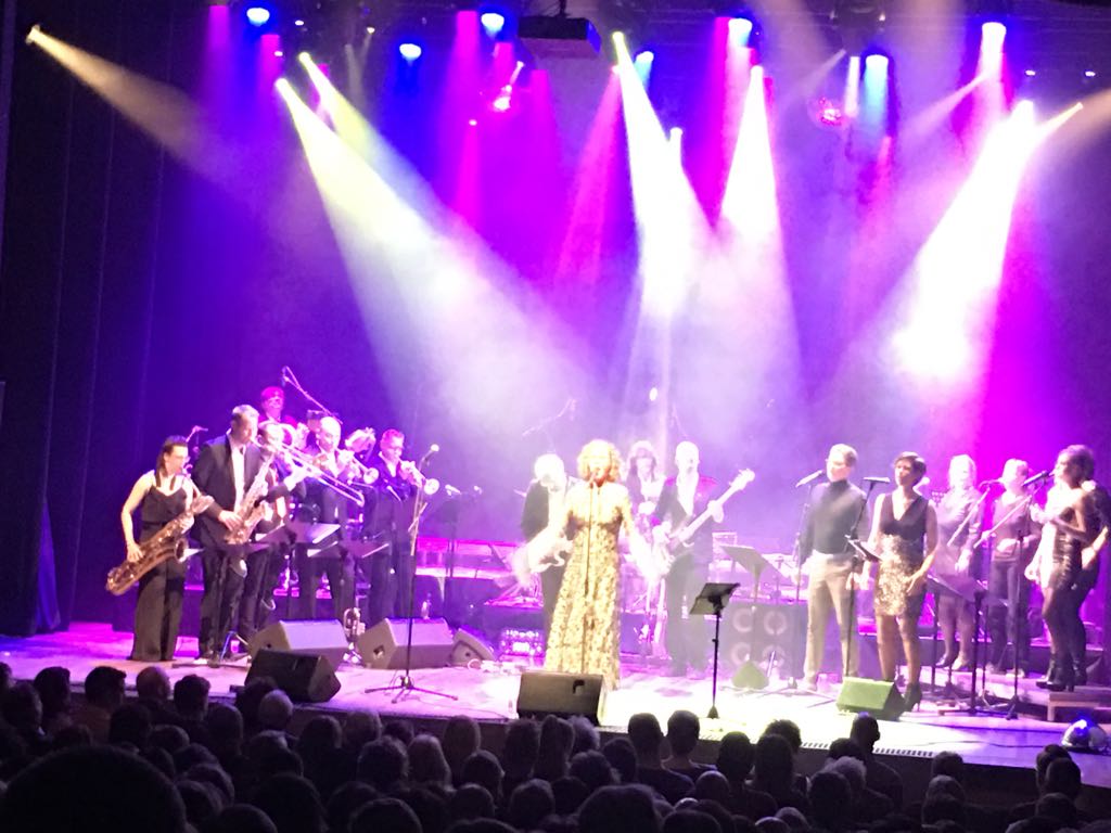 hjhoutsma's tweet photo. Soul Power Party 2017 nu in SGZ Kampen. Het dak gaat eraf...#SPP2 https://t.co/rCgBexdZFJ